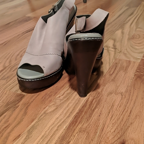 Peep toe sling back heels - Picture 3 of 3